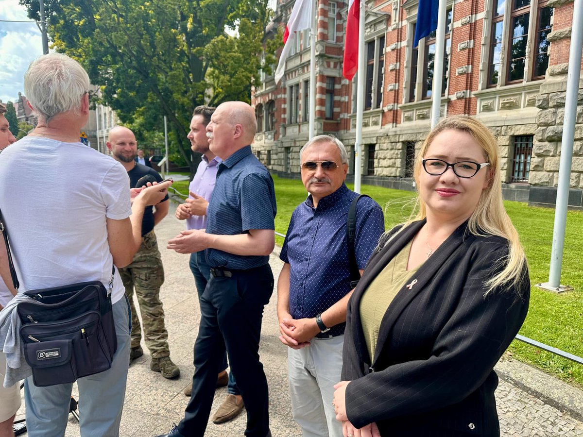 Dziś w #Szczecin na konferencji prasowej radnych <a href="/pisorgpl/">Prawo i Sprawiedliwość</a>  mówiliśmy o #AferaKPO. Niewątpliwie jej najbardziej znanym „bohaterem” i medialną twarzą staje się dziś zachodniopomorski poseł KO Artur Łącki, wcześniej radny <a href="/SejmikZachPom/">Sejmik Województwa Zachodniopomorskiego</a>