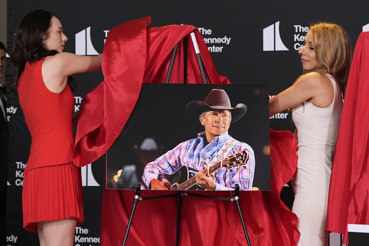 BREAKING: Trump announces Sylvester Stallone, KISS, George Strait, Gloria Gaynor, Michael Crawford as Kennedy Center honorees