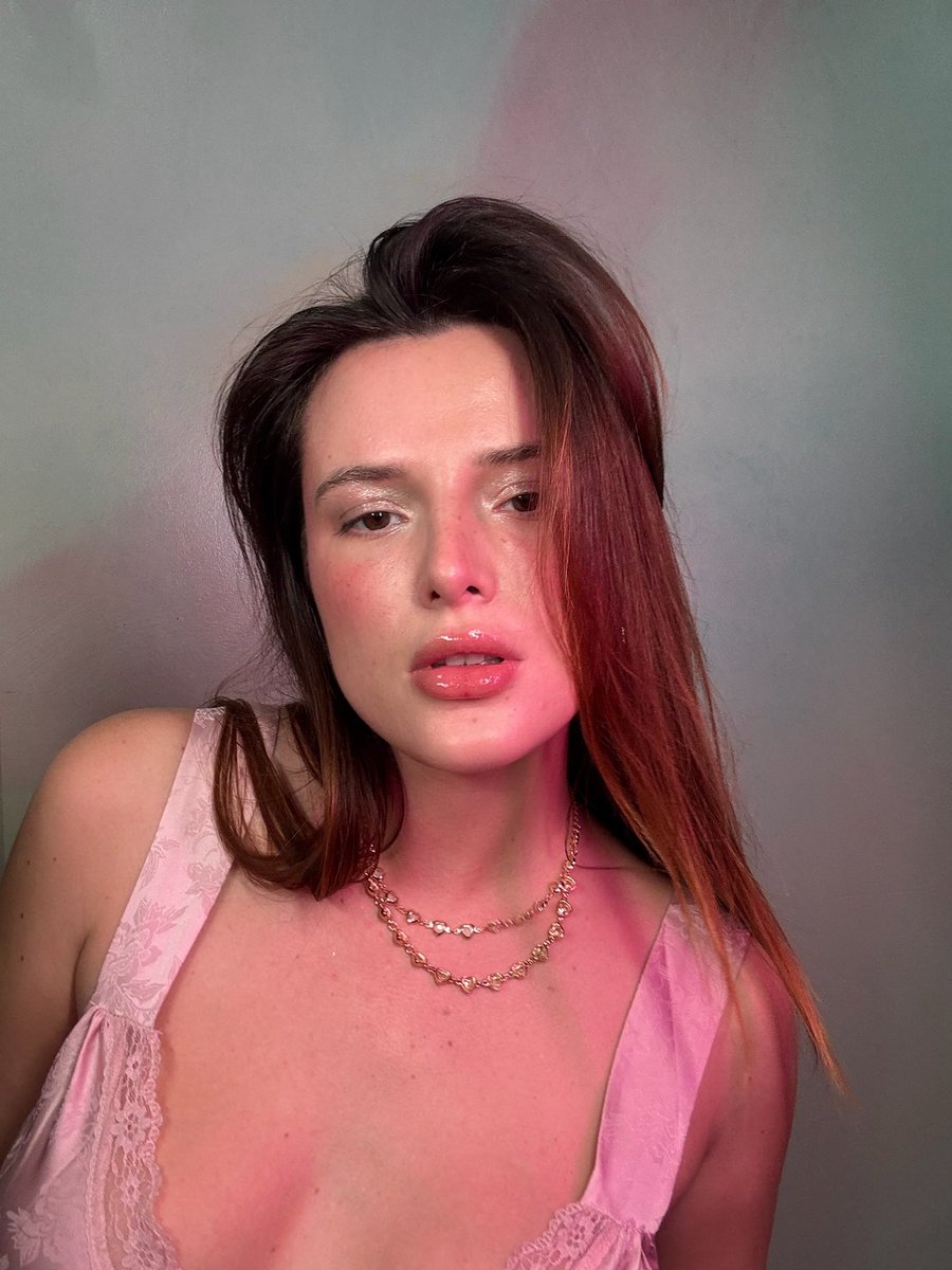 BITCHIMBELLATHORNE (@bellathorne) on Twitter photo 