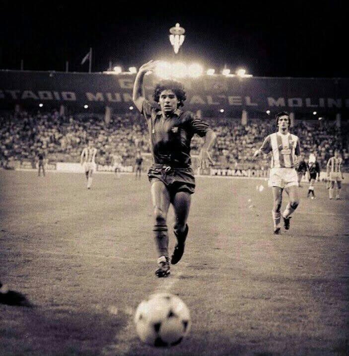 Maradona en El Molinón.
Trofeo Costa Verde 1982.

#FCBarcelona