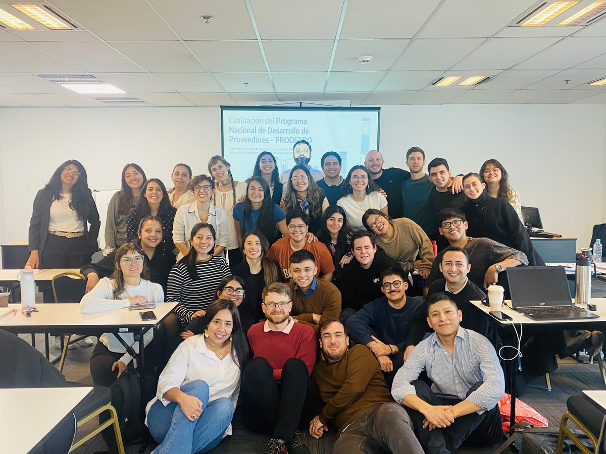 nati_aquilino's tweet photo. Hay un país productivo y está escondido en el @CFI_Argentina. 

🩵🤍🩵 Hablamos de #evaluacion con la nueva generación de gestores de políticas productivas. Gracias @alfiemart por acompañar esta agenda siempre! https://t.co/tX555sWBOl