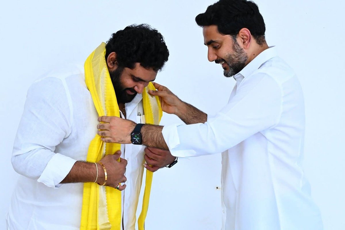 vjchowdary6's tweet photo. Today Meated @naralokesh Anna 
@amarprasadreddy Anna ❤️🫂 
#naralokesh #amarprasadreddy 
#NextMLA #MLA #2026MLAAmarprasadreddy 
#BJP4TN #TDP https://t.co/BUYjQCAnO7