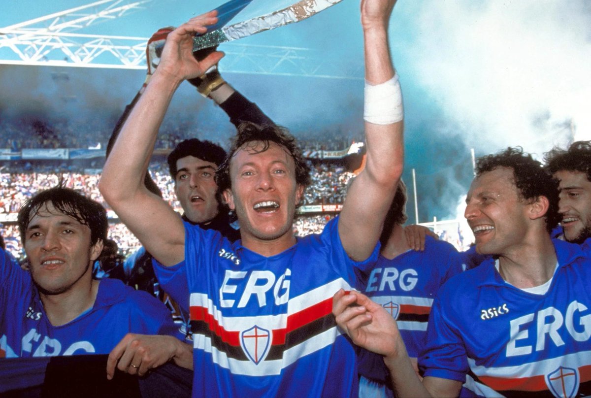 Moreno Mannini foi pilar da Sampdoria na era de ouro da equipe. Hoje, faz aniversário.  

Relembramos o ídolo blucerchiato: calciopedia.com.br/2018/08/jogado…