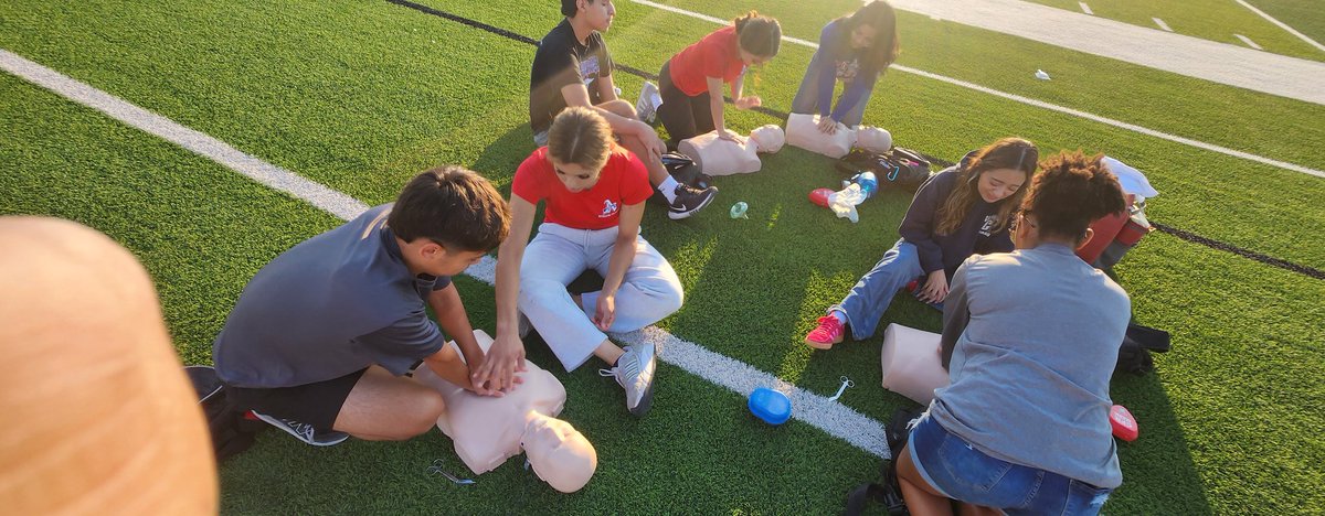 ahstrainers17's tweet photo. Day 3. Medical Prep, DONE! Student Athletic Trainers Aides &amp; ALL our football coaches practicing reviewing CPR and our @Coach_NoeRobles coaches completing CPR mock emergency drill! LETS GO!!  EMS : Preparing/practicing / implementing / better @BlazerNationAHS @Americas_HS https://t.co/w4wUH0nQwY