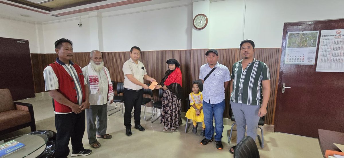 Ex-gratia provided to the next of kin of late Abdul Salem Laskar (Rockfall incident) by the DC &amp; Chairman, DDMA Chumoukedima in the presence of New Showba village council, Niuland officials.