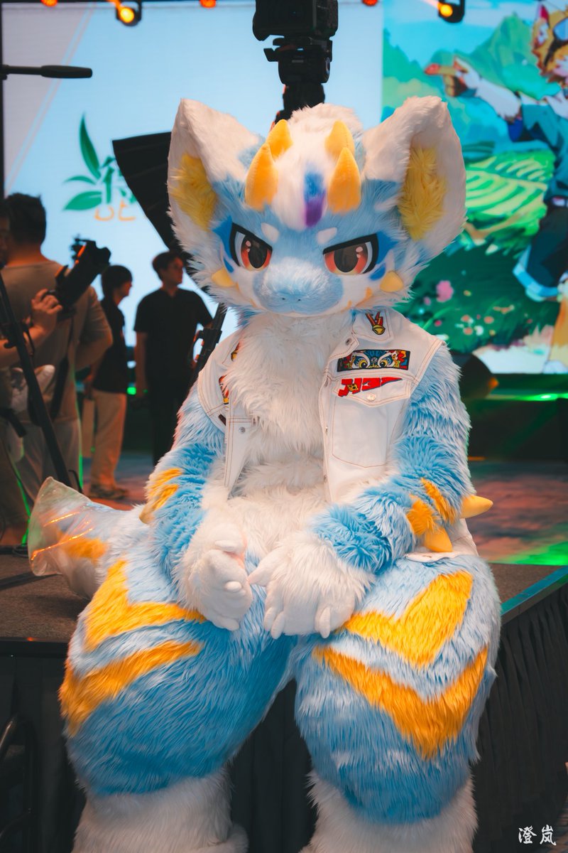 往那一坐也太乖了吧😭😭😭