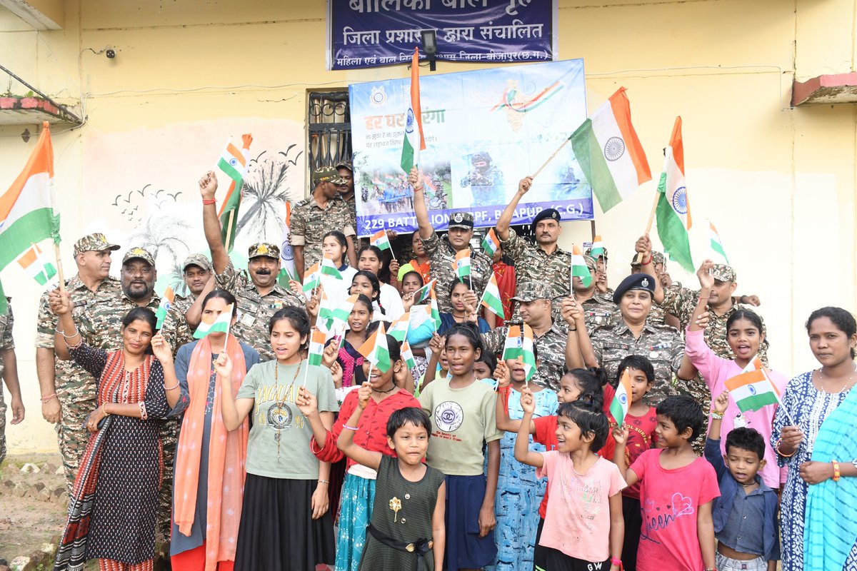 229_CRPF's tweet photo. 🇮🇳#IndependenceDay, #229BN CRPF under able guidance of Sh. Brajesh Kumar Singh, Comdt celebrated #HarGharTiranga 🇮🇳with childrens at Orphanage @bijapur ,CG by donating Indian flags & sweets, spreading joy and patriotism among the future of our nation. #IndiaAt79 #JaiHind 🇮🇳✊ https://t.co/vrHjWoavtK