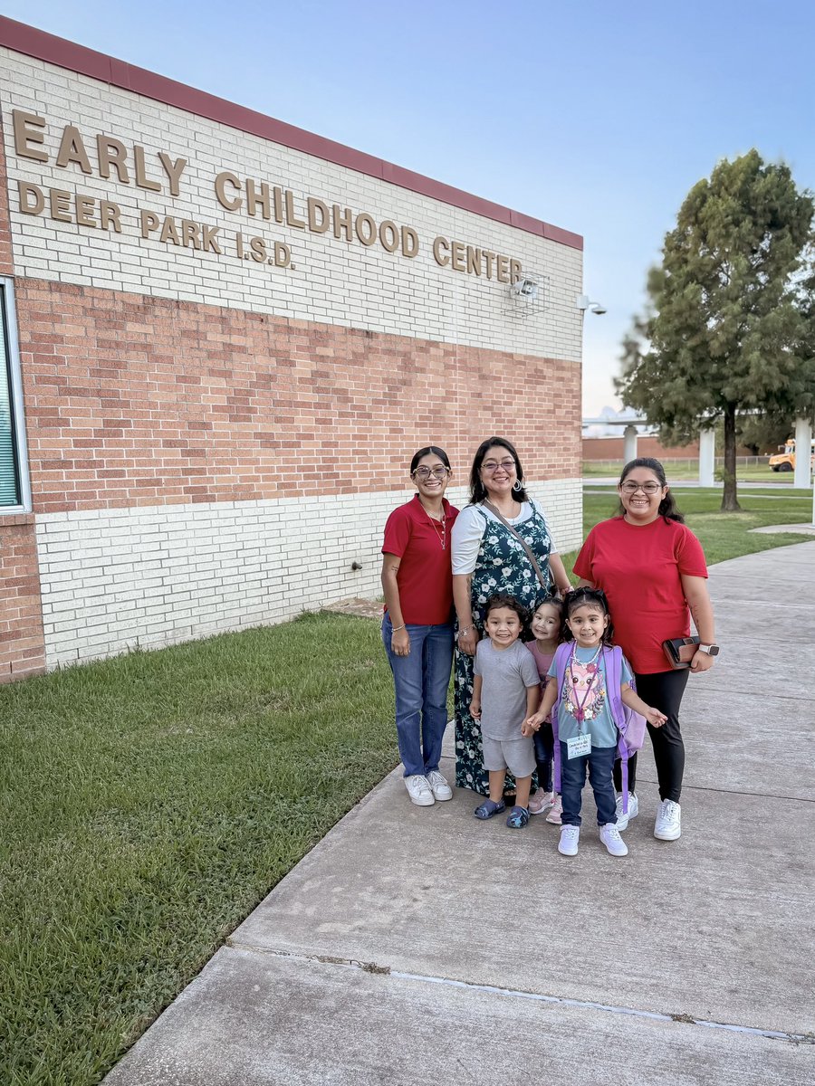 DPISD_ECC's tweet photo. 📚🍎✨Happy First Day of School from our ECC friends!✨🍎📚 https://t.co/eqxV17C8Ek