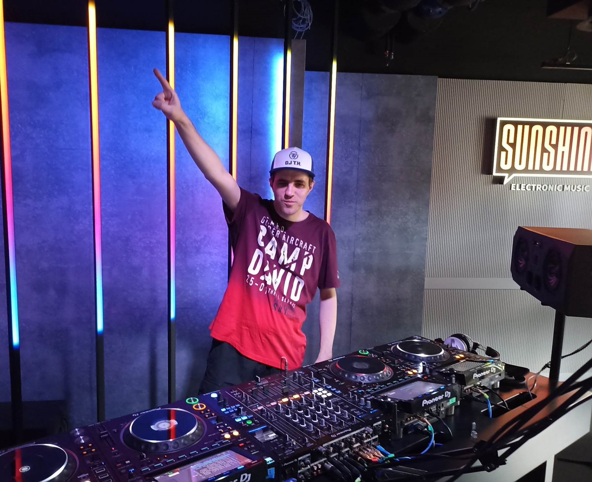 DJ T.H. (@dj_t_h) on Twitter photo It would be time for a new session at Germany's biggest Radio station for Electronic Music <a href="/sunshinelive/">sunshine live</a> wouldn't it? More info soon ๐โค๏ธ
#radio #live #session #soon #berlin #mannheim #techno #trance #electronic #music #artist #dj It would be time for a new session at Germany's biggest Radio station for Electronic Music <a href="/sunshinelive/">sunshine live</a> wouldn't it? More info soon ๐โค๏ธ
#radio #live #session #soon #berlin #mannheim #techno #trance #electronic #music #artist #dj