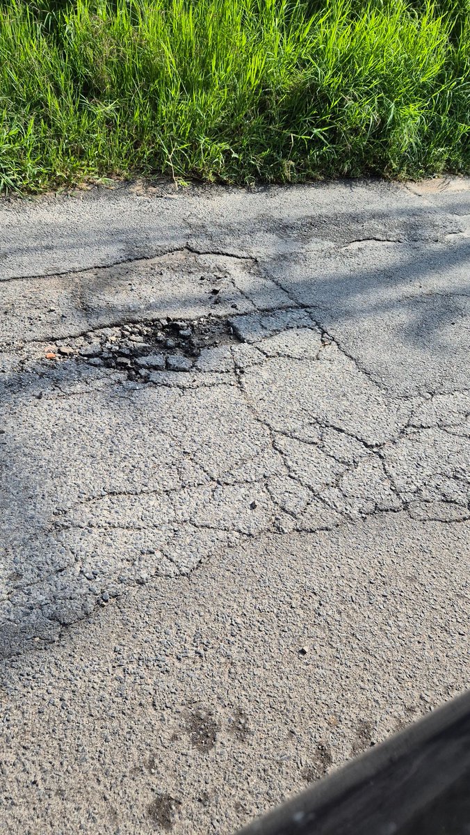 omezac's tweet photo. @ZapopanGob @Linea_Zapopan URGE reparación calles villa Juarez, entre calles alquiles serian y anastasia bustamante, https://t.co/HXaLnOPE67 https://t.co/TK42j7Aue9