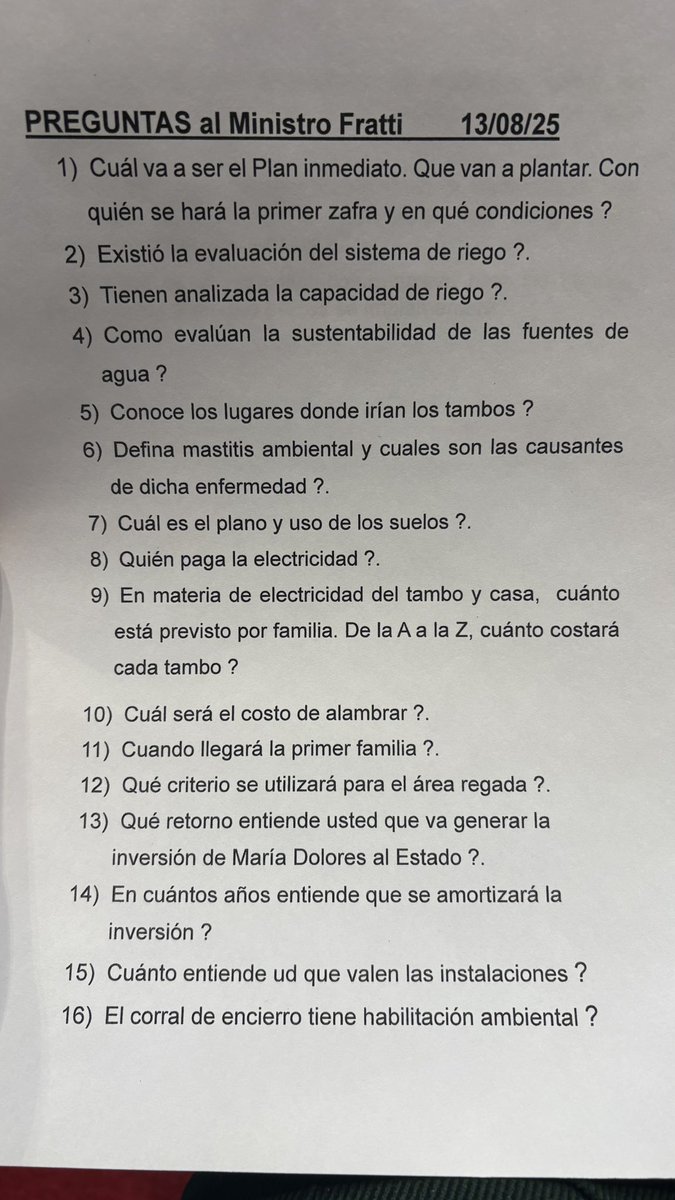 bettianadiazrey's tweet photo. Es vergonzoso el nivel que manejó el senador interpelante del Ministro Fratti. Nada tiene que ver todo lo que anduvo vociferando por ahí con lo que preguntó concretamente. Puro circo 🤡 https://t.co/gJ0sZwXYj8