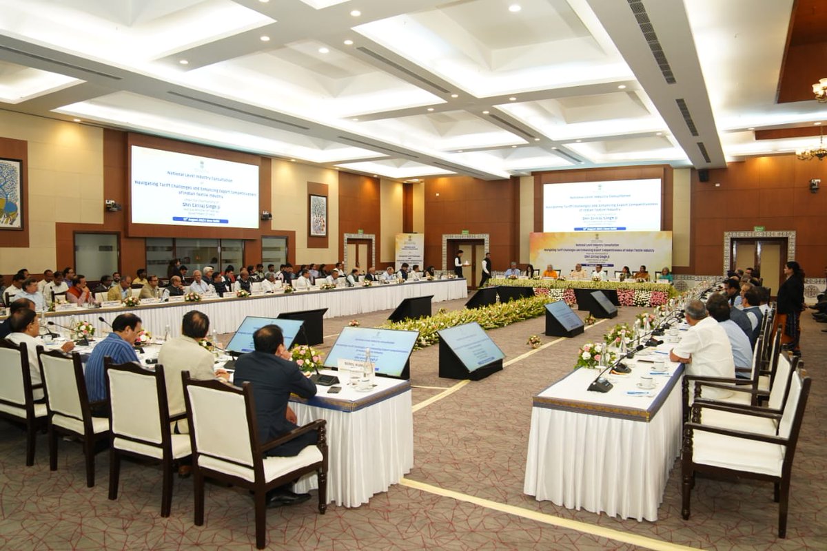 Shri Giriraj Singh,  Hon’ble Minister for Textiles, along with the Minister of State for Textiles and the Secretary, Ministry of Textiles meets industry leaders to tackle global trade headwinds &amp; boost export competitiveness. (1/2)
