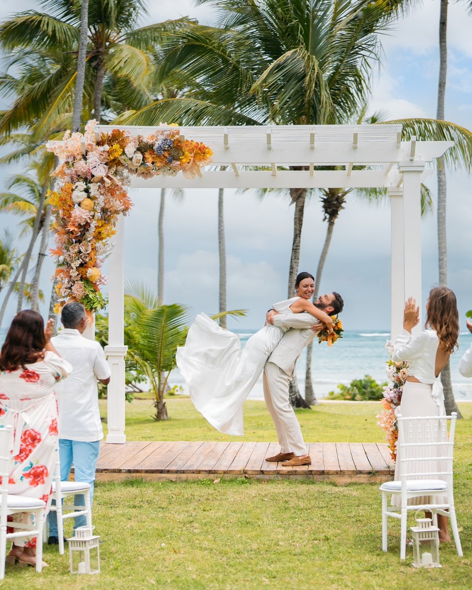 WanderlustGTA's tweet photo. I choose you today, tomorrow, and for the rest of our lives. #WyndhamAlltraSamana #WeddingWednesday https://t.co/0YxHYPOuWy