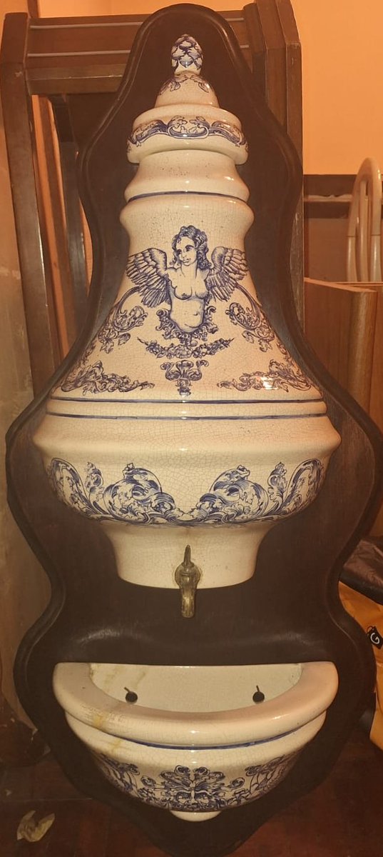 fernandohblanco's tweet photo. Aguamanil impecable ! Venta de Garaje próximo Sábado 16 y Domingo 17, +20 muebles usados, cuadros y adornos. Si es de tu interés avisame x privado y te comparto dirección en CABA.- https://t.co/emc6CuqRwn