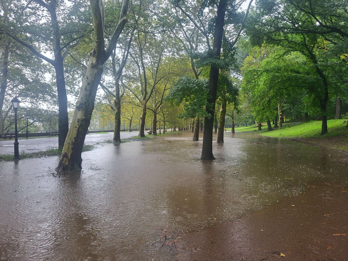 To combat significant flooding in Riverside Park, we’ve started a new "Special Services" team led by Ben Adamo. The crew is focused on storm mitigation, erosion control, and filling in sinkholes.

ow.ly/JOCB50WE76f