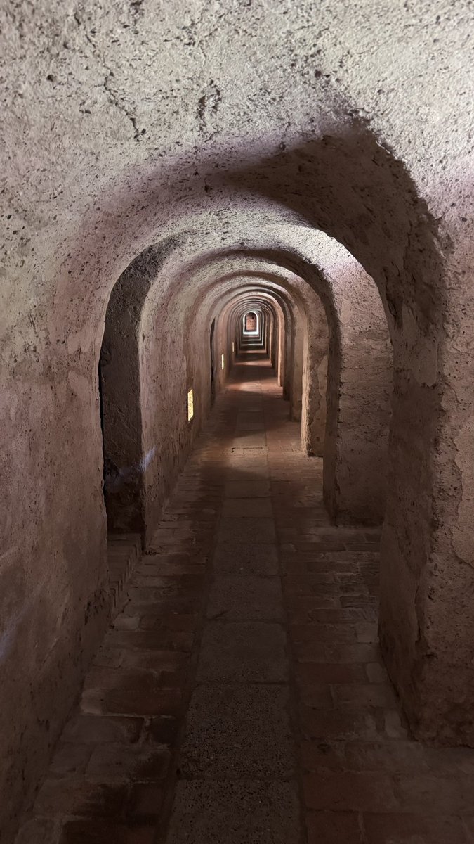 Vandaag een heftig dagje met bezoek aan Theresienstadt, het concentratiekamp. 
Hakt er wel in, eigenlijk amper te bevatten 😔

Op tijd weer in Praag, morgenvroeg weer naar Eindje.