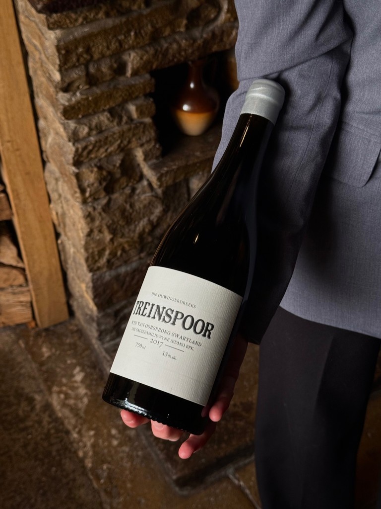 BlkSwanOldstead's tweet photo. The Sadie Family ‘Treinspoor’, Swartland 2017
From Eben Sadie’s Old Vines Range (Die Ouwingerdreeks), the Treinspoor explores the potential of very old, gnarly bush vines of Tinta Barroca in the Swartland. https://t.co/QIvIVY6NS3