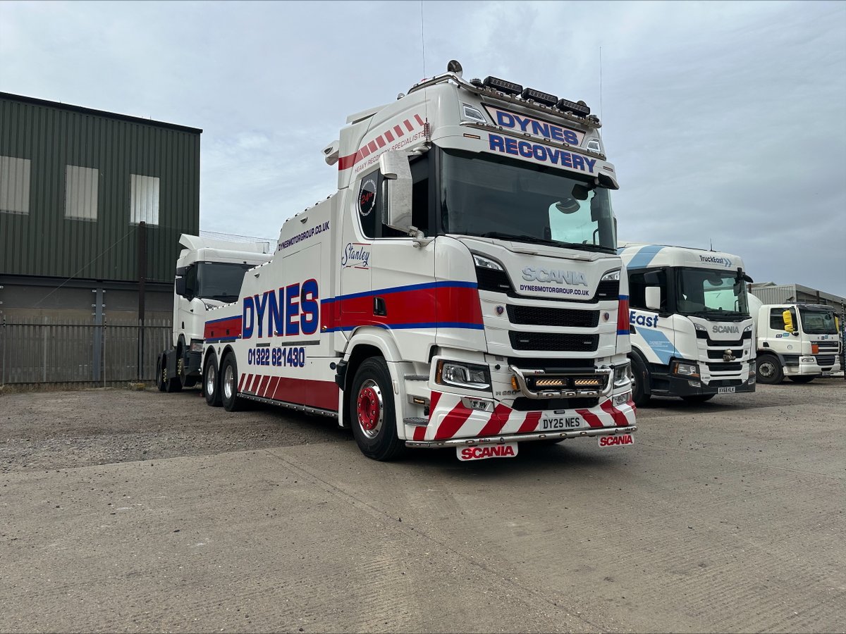 After having recovered a vehicle from the M25 all the way back to Peterborough, it is was fantastic to see Dynes' magnificent come back to visit us at our Peterborough branch, and doesn't she look fantastic 😍 

#TruckEast #Scania #ScaniaUK #recovery #trucking #ScaniaV8
