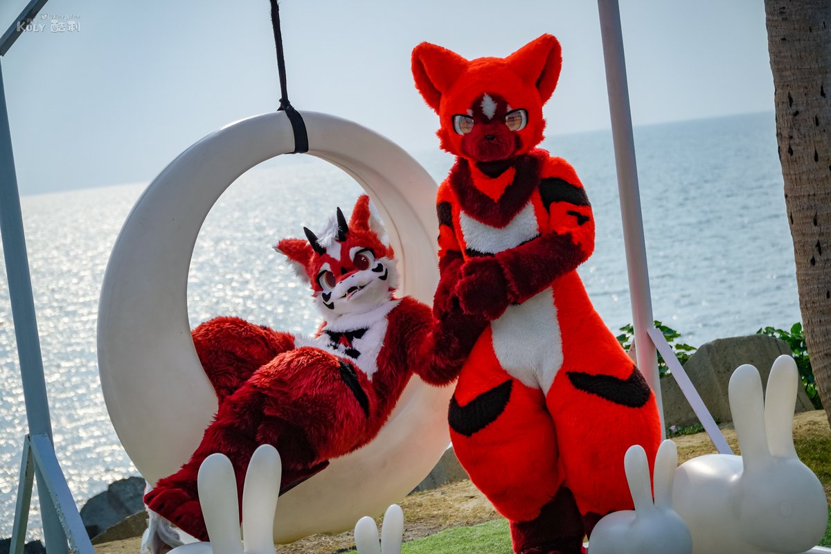 Walking on the beach~

📷<a href="/KulyWolf/">阿龍 & 酷利クーリ🔜2025 Infurnity 獸無限</a> 

#fursuit365_225
