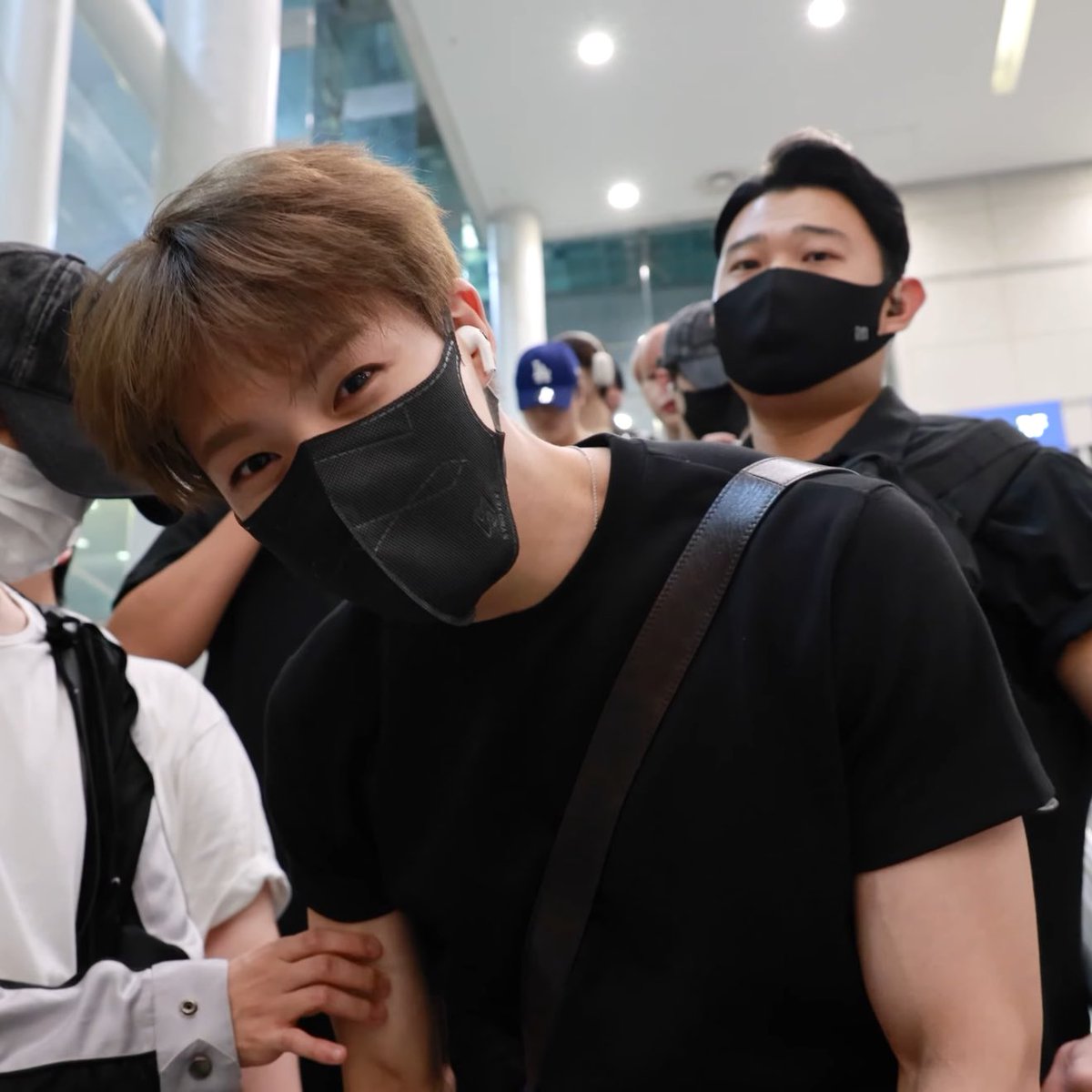 นีน่อลี tweet media