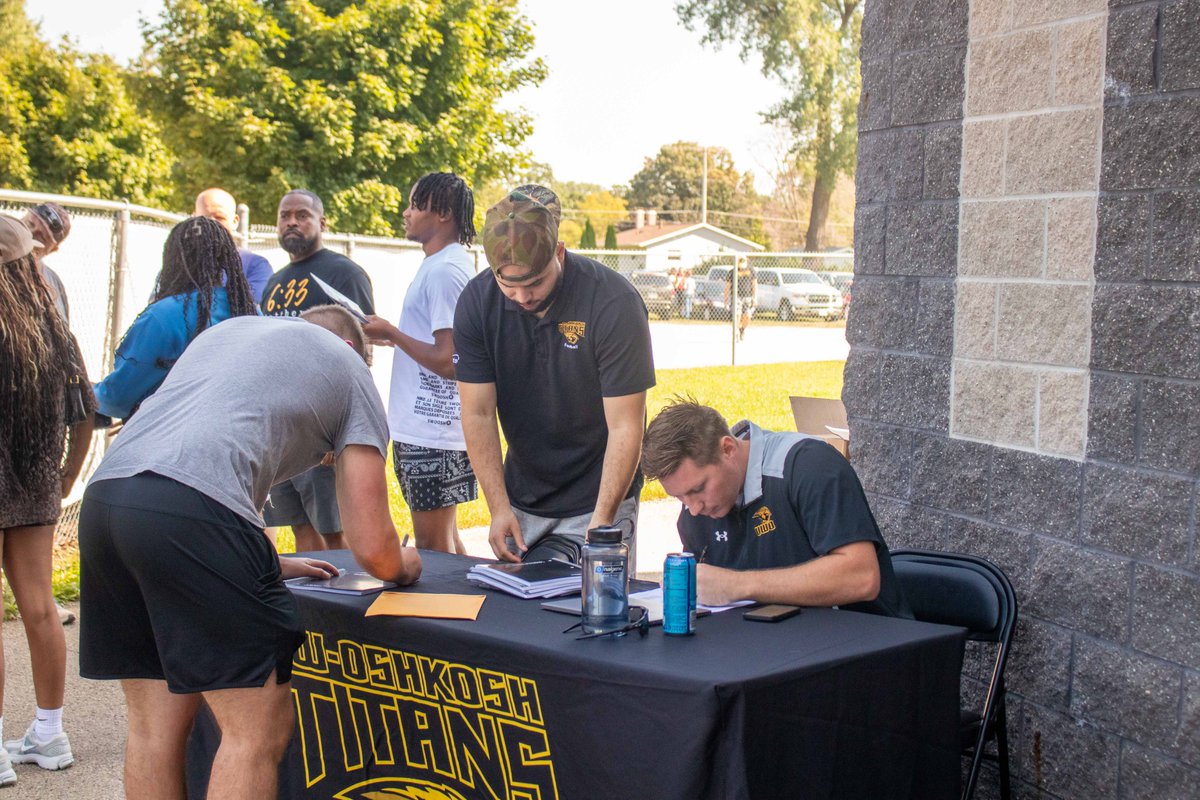 UW-Oshkosh Football tweet media