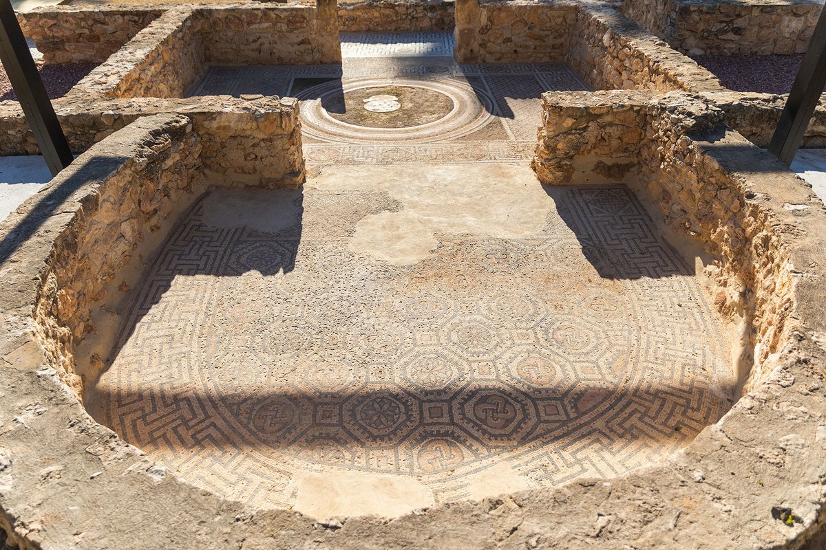 El 18/08/2015, el arqueólogo sirio Khaled al Asaad fue ejecutado por proteger las piezas de Palmira, salvando un patrimonio que es de toda la humanidad. Su legado nos recuerda hoy que la #arqueología defiende la memoria y la #cultura 

#MuseodelMarSantaPola #patrimonio