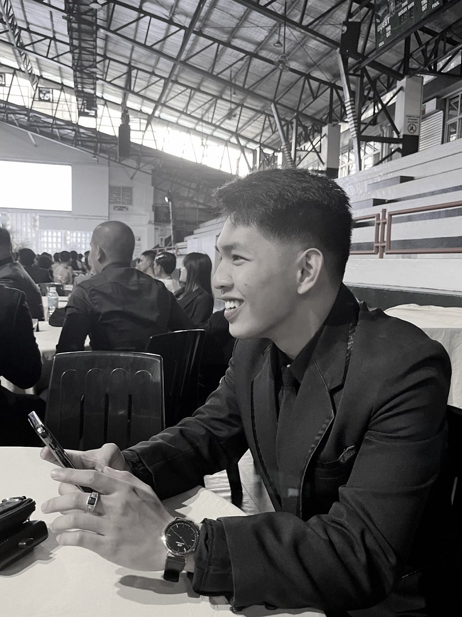 niwthg's tweet photo. Happy kiddo https://t.co/GdS3VWgFKX
