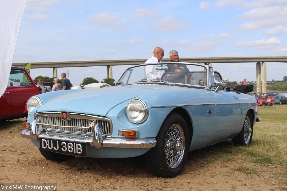 VMW_Photography's tweet photo. (8/8) Just some of the incredible cars at Classics Under The Bridge 2024, which raised money for Cancer Support Suffolk 😊 #photography #carphotography #classiccars #orwellbridge #suffolkfoodhall #charityevent #eventphotography #Ipswich https://t.co/wYMJAtp9EJ