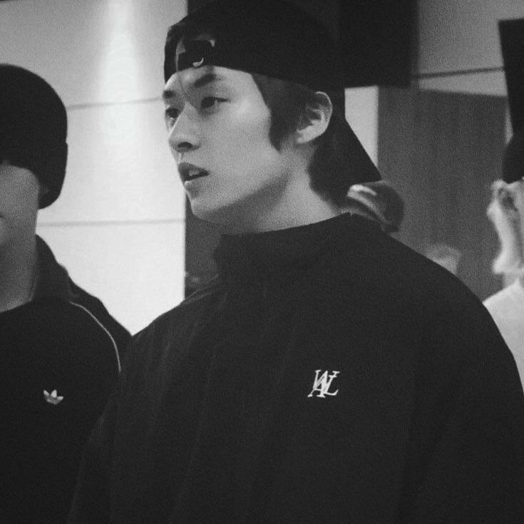 layoseung's tweet photo. minsung au    ⋆˙⟡   costura 🧵 

onde han jisung estudante de moda, tem a ideia de costurar uma saia para ele mesmo e quando vai experimentar acaba sendo flagrado por lee know, o dançarino famosinho da universidade. https://t.co/mzCFFHTlrL