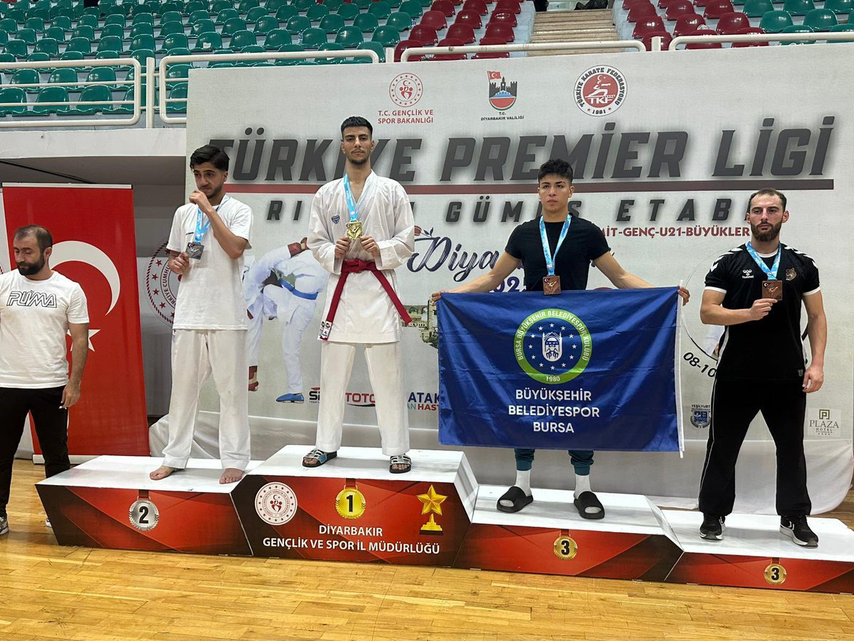 GSB_Gaziantep's tweet photo. 🏆 Türkiye Karate Premier Ligi !

📍 07–10 Ağustos 2025 | Diyarbakır
👊 54 ilden 1275 sporcunun katıldığı Türkiye Karate Premier Ligi’nde ilimiz sporcuları;

🥇 3 Altın
🥈 3 Gümüş
🥉 8 Bronz

Toplam 14 madalya kazandılar.

Sporcularımızı ve antrenörlerimizi tebrik ediyor, başarılarının devamını diliyoruz. 🙏🏻🥋

Altın Madalya 🥇

• Muhammet Türkmenoğlu (Büyükler)
• Zeynep Çalışkan
• Ayşegül Yavuz

Gümüş Madalya 🥈

• Aleyna Ezgi Çelik
• M. Ali Tomurcuk
• Melike Demir

Bronz Madalya 🥉

• Muhammet Türkmenoğlu (U21)
• Eren Akkurt
• Zehra Tomurcuk
• Zeliha Çolak
• Yağmur Demir
• Melek Polat
• Fatma Zehra Çetin
• Yağmur Yavuz

@OA_BAK @gencliksporbak