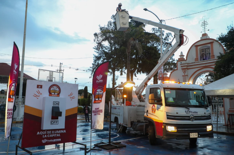 VirtualNotMX's tweet image. 🏡 CAPITAL |  Con Puebla Brilla, Pepe Chedraui (@pepechedrauimx @PueblaAyto ) lleva luz y modernidad a San Pedro Zacachimalpa dlvr.it/TMSwvF 🔗 #Puebla #PepeChedraui #Modernización #TecnologíaLED #Iluminación