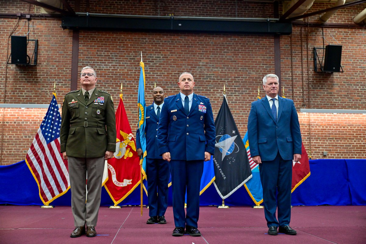 DLAMIL's tweet photo. ✈️ Please join us in welcoming Air Force Col. Patrick Launey as the #NewCommander of #DLAAviation!
Launey has officially assumed command, leading a team of more than 4,300 civilians and military personnel who support over 2,300 major weapons systems.
Join us in congratulating Col. Launey on this new role! ⬇️
#NewLeadership #AviationSupport #AirForce #MissionReady