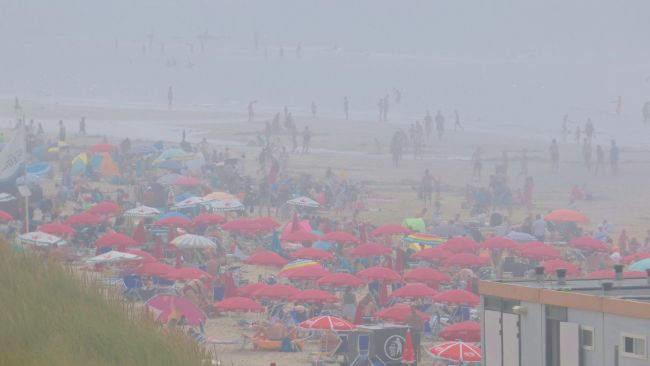 Weerpraatje Jan Visser janvissersweer.nl/weerpraatje-ac… Tropische temperaturen vandaag: Leeuwarden 32,0 en Volkel 34,6º. Verder veel zon, maar een deel van de westelijke stranden kreeg enige tijd te maken met 'zeevlam' (mist vanaf zee). Foto uit Egmond aan Zee van <a href="/Sjef55/">Sjef Kenniphaas</a>