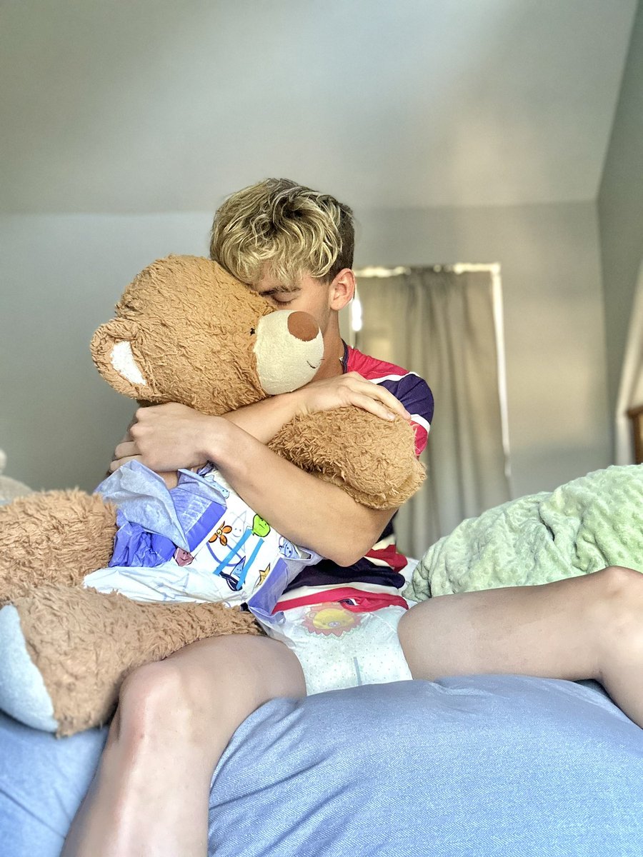 Little_Tore's tweet photo. Seven days until my birthday! This is how I woke up last year 🤭 

Maybe this year I should wake up in some cute booties and a double diaper 😇 https://t.co/7OkEqPPNzV