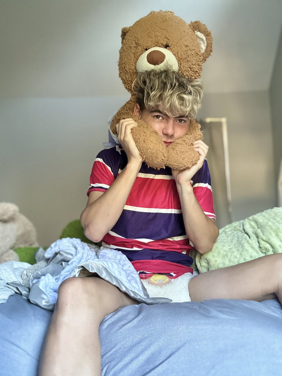 Little_Tore's tweet photo. Seven days until my birthday! This is how I woke up last year 🤭 

Maybe this year I should wake up in some cute booties and a double diaper 😇 https://t.co/7OkEqPPNzV