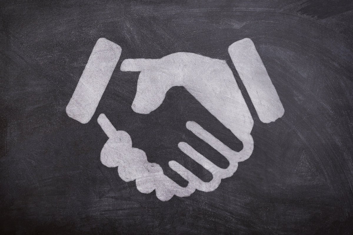 CodeWithEhsan's tweet photo. 🟣 Knowing how to #negotiate is crucial for developing a successful #software product.
The #client might not always know exactly what they need, so in a #meeting, you must align on the real #requirements 🤝. https://t.co/TCfrVyOnvn