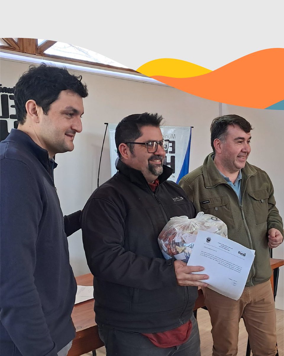 sectrabajoch_'s tweet photo. Seguimos impulsando el desarrollo local.

En El Hoyo, acompañamos a productores con semillas y asistencia técnica.

En Esquel, capacitamos en oficios estratégicos para la industria.

Con @NachoTorresCH seguimos generando oportunidades en toda la provincia.

#trabajochubut https://t.co/YGghZW2I67