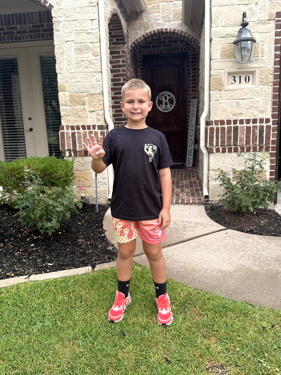 EricBartel's tweet photo. Back to school👊
10th @agtough22
7th @srbartel
4th John Wyatt
Billy Madison song 💪
#gcisd #colleyville #chhs #hms #cannon #pfnd #firstday #backtoschool #agtough #aait https://t.co/0Au5FQBtti