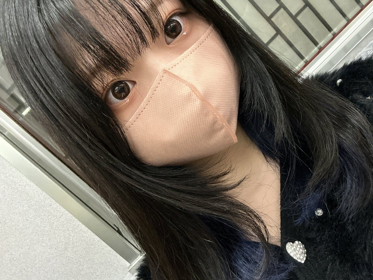めーーっちゃわかりにくいけど青インナーもしたことある、青インナー秒速で色落ちしたからこれ以外写真ない🥲