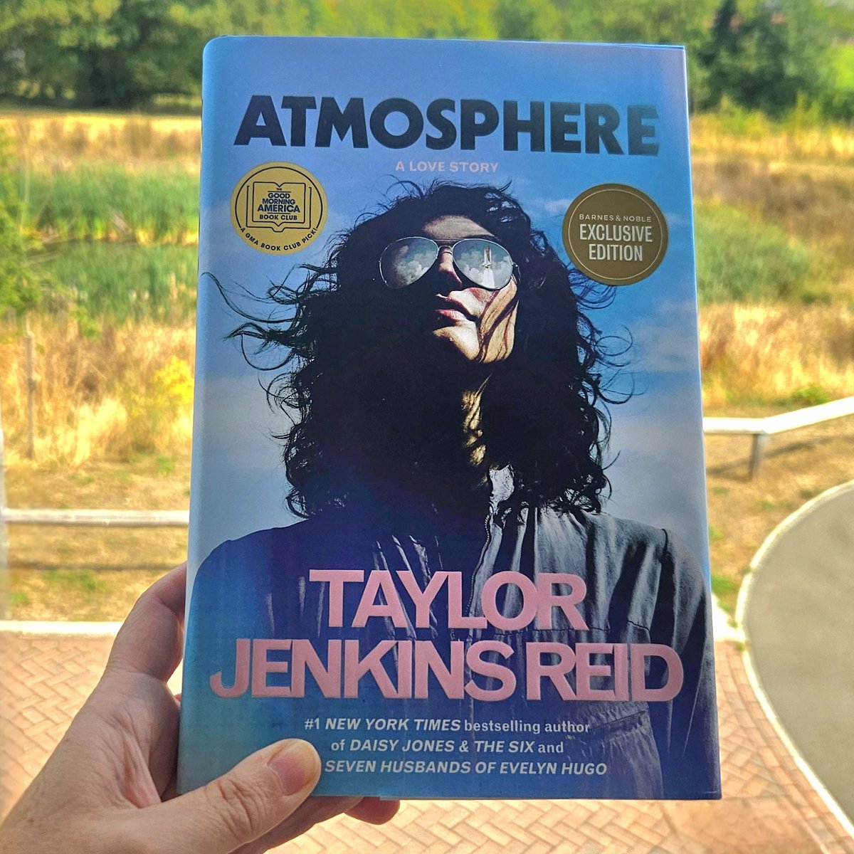 Bookaholic Bex tweet media