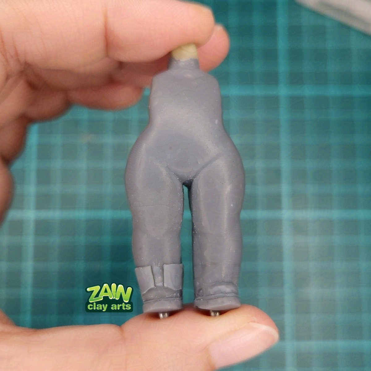 [Chibi Project - 19] Started Chibi2 too!
FEB 2025 WIP

I continued working on Chibi1's pants. I want to cure it first before working on it any further so I decided to start working on Chibi2 as well! 
#chibi #polymerclay #sculpt