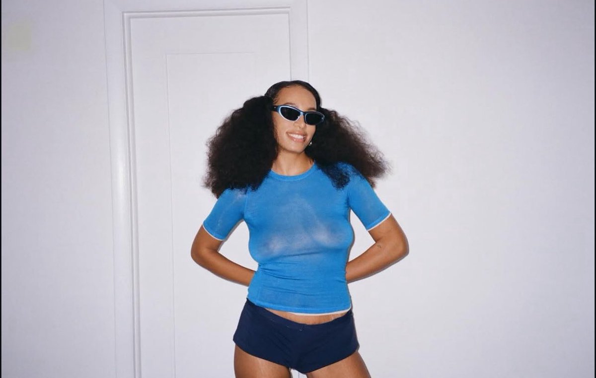 solangespace's tweet photo. Solange in new photos https://t.co/UaHOYrfGEl