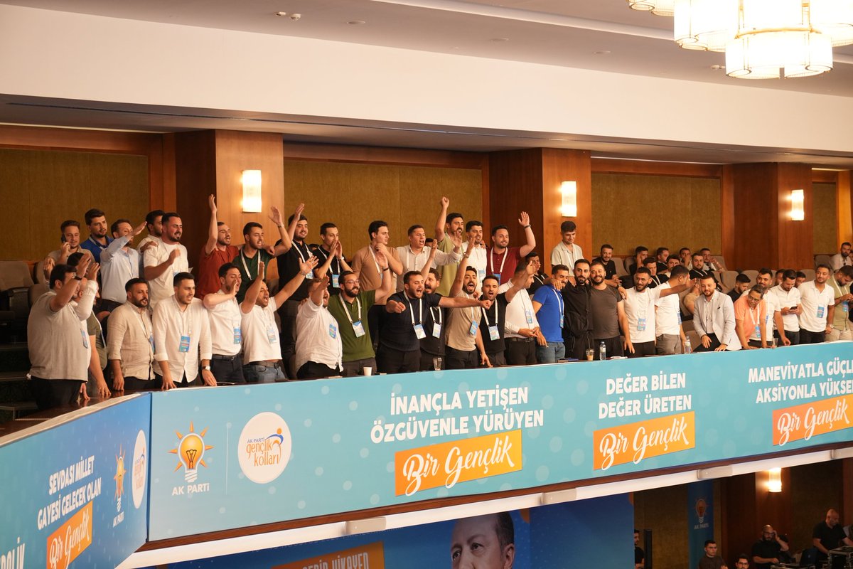 10-13 Ağustos Kızılcahamam|
Türkiye'nin Gücü AK Gençlik Strateji ve İstişare Kampı 

AK Parti; gençliğimizin en güzel yıllarını davası uğruna harcamanın onurunu bizlere yaşatan evimizdir.

AK Parti; nice dostluklarımızı geliştirdiğimiz, kendi kimliğimizi benimsediğimiz