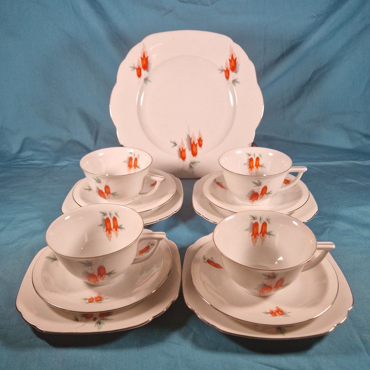 nacollectables's tweet photo. Finally from us tonight this Czechoslovakian made set of tea cups & saucers, side plates & a sandwich plate. Ready for afternoon tea?
@EverRotating #vintageshowandsell #teaservice #Bohemian #teacups #vintagehome #homedecor #lovevintage https://t.co/Ic4spGiNZe