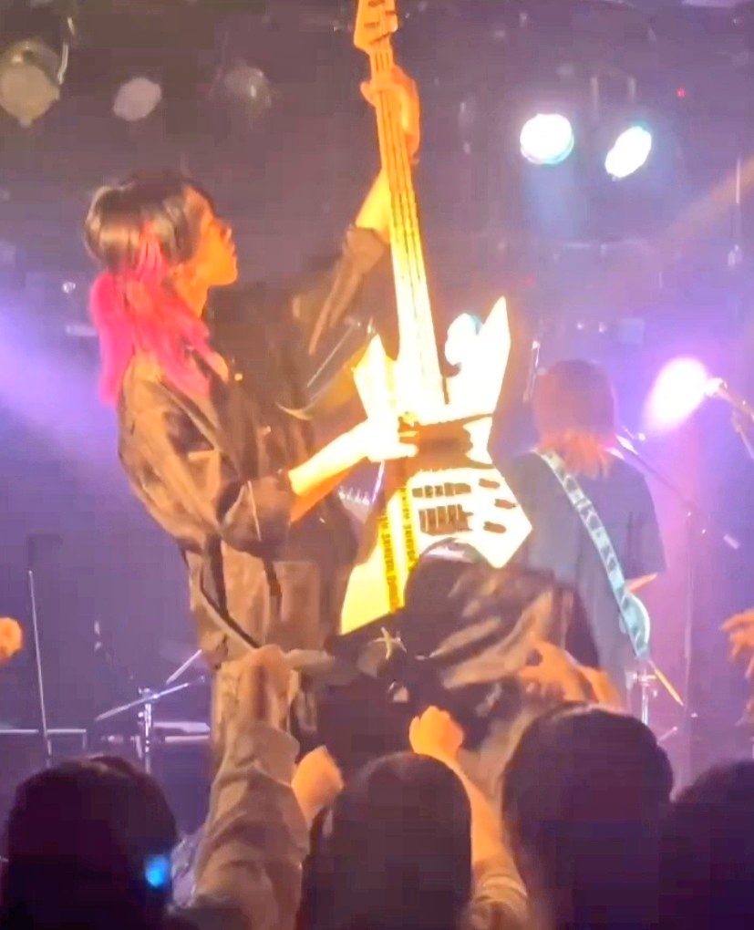 エンドネ企画ありがとうございました🙏
なんか途中アンプの電源落ちたりステージから落ちたり命落ちたりしましたけど、とても沢山の人に楽しんで頂けたなら感謝です
今日はありがとうございました!!