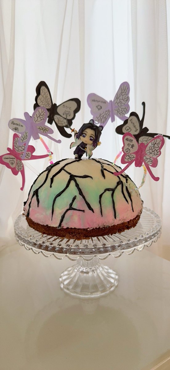 💜🦋⚔️胡蝶しのぶケーキ、無事完成〜！🦋The Shinobu Kocho cake is complete! 🗡️
胡蝶忍蛋糕完成啦！🎂✨
.
.

#鬼滅の刃 #鬼滅の刃ケーキ　#胡蝶しのぶ #胡蝶しのぶケーキ　#ケーキ　#手作り #手作りスイーツ