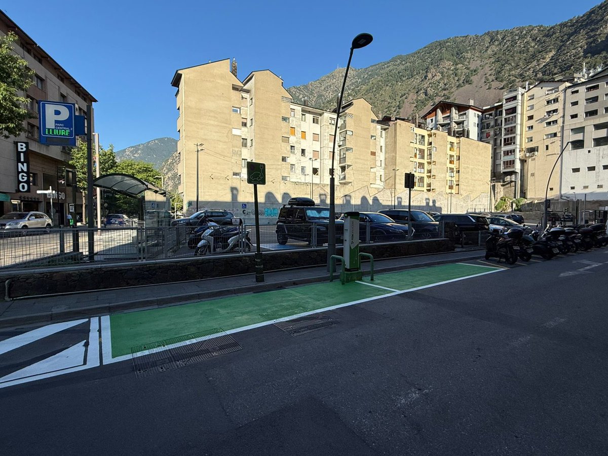 🅿️🛵 Ampliem la zona d’estacionament per a motos al c/ Na Maria Pla i millorem la senyalització d’aparcament al c/ Pompeu Fabra