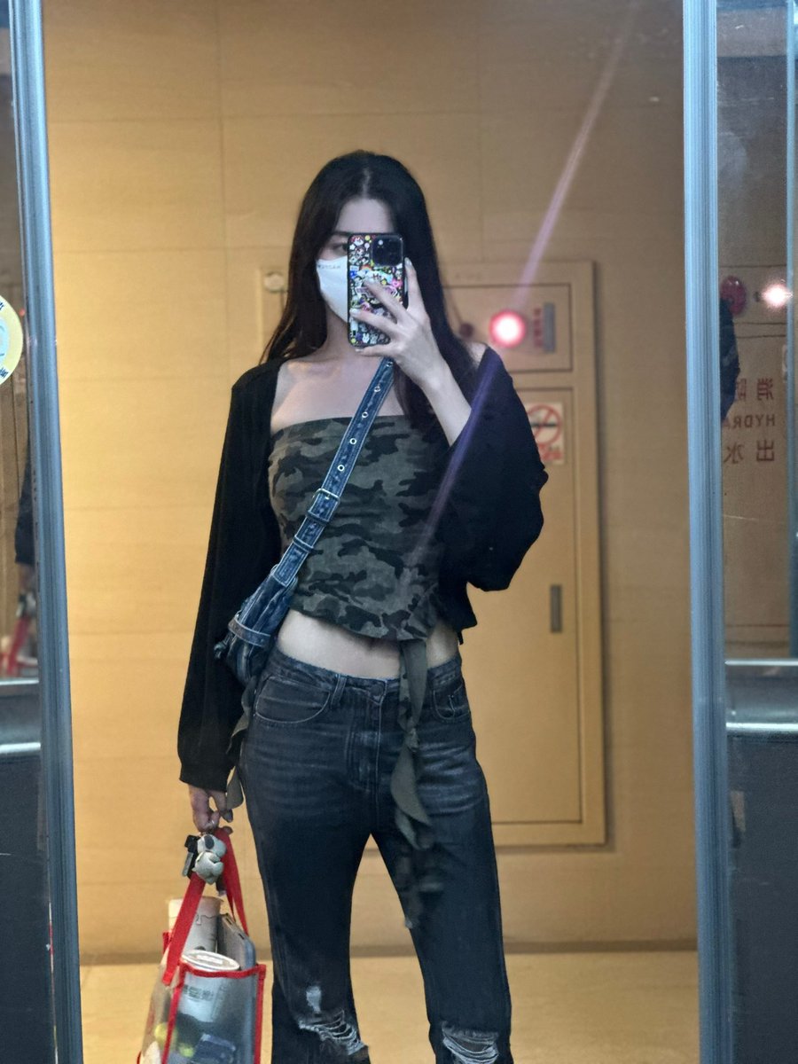 🦋 tweet media