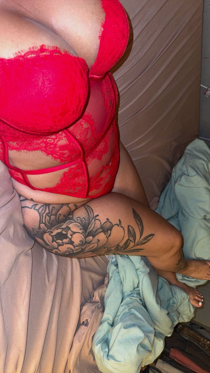 riley_morgannn1's tweet photo. This rainy day has me never wanting to leave my bed https://t.co/aAe6R8XTxk