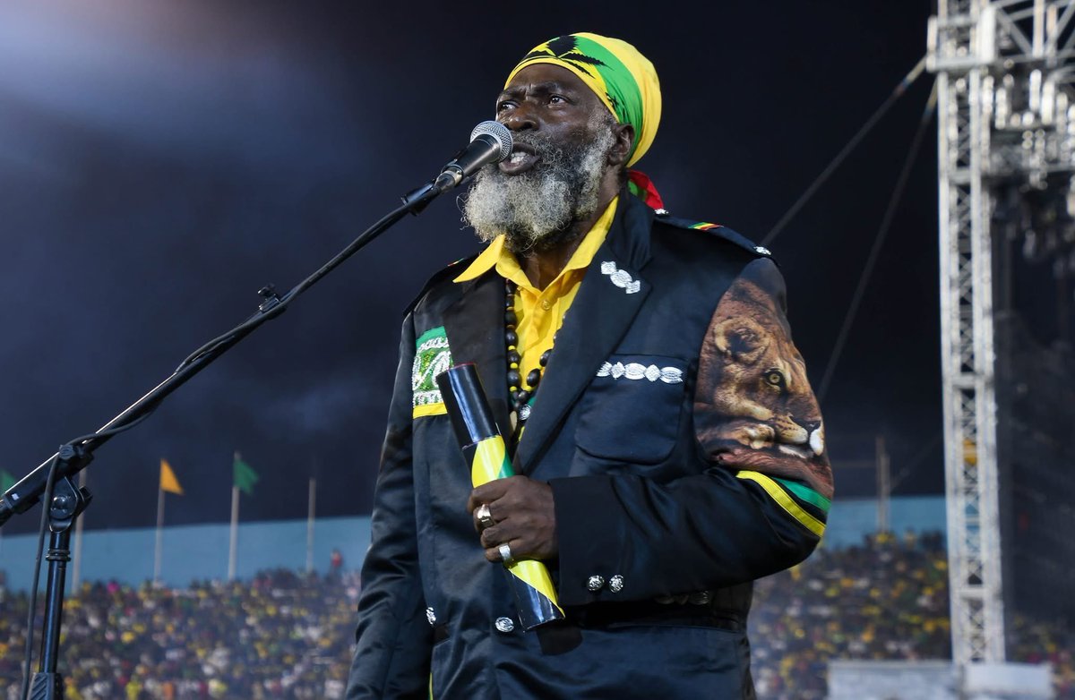 Babsy_grange's tweet photo. From Alms House to Tour &amp; Jah Jah City,Clifton “Capleton” BaileyIII has carried Reggae &amp; Dancehall to the world for nearly 40 years.

On Independence Day, 🇯🇲 honoured the Fireman with a Citation of Honour for his outstanding contribution to music &amp; culture.

#Capleton #ReggaeIcon https://t.co/S0vNF3qR3w